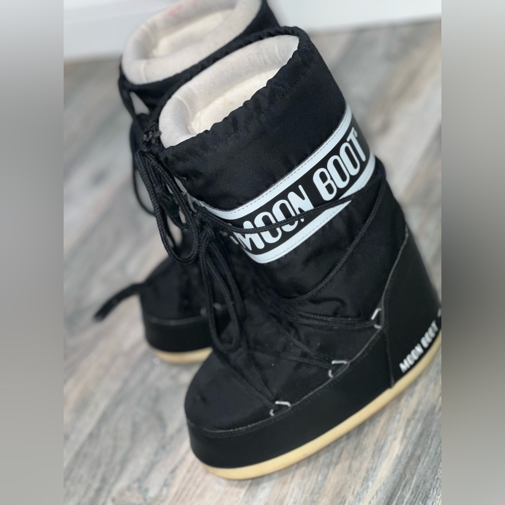 Black Moon Boot